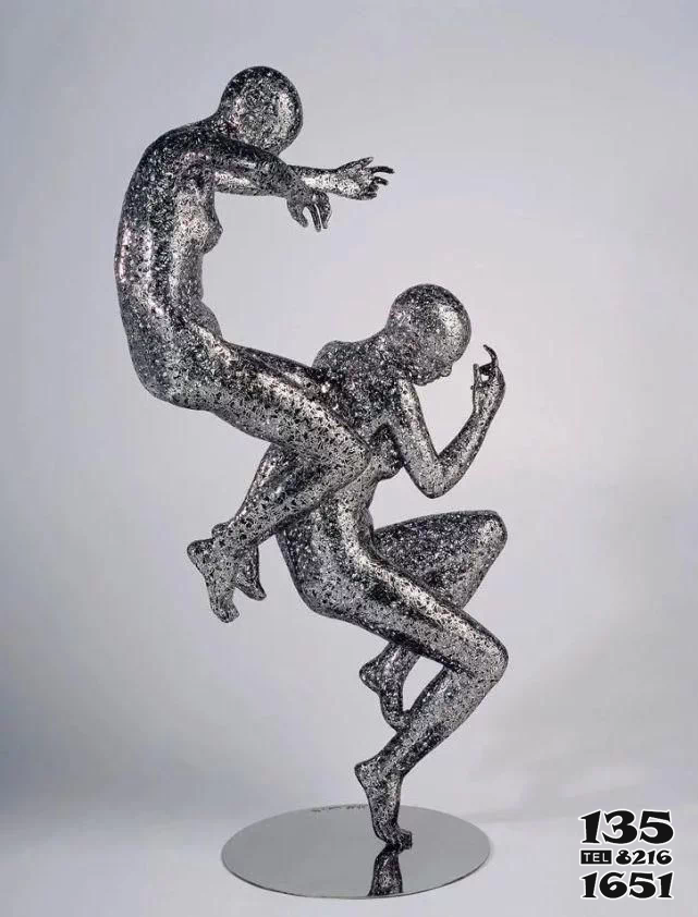人物雕塑-景區創意不銹鋼跳躍的兩個人物雕塑 人物雕塑-景區創意不銹鋼跳躍的兩個人物雕塑高清圖片