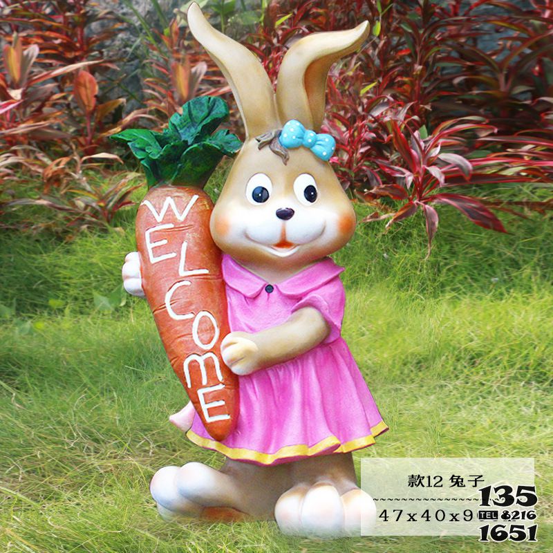 兔子雕塑-飯店一只抱著歡迎胡蘿卜的玻璃鋼兔子雕塑 兔子雕塑-飯店一只抱著歡迎胡蘿卜的玻璃鋼兔子雕塑高清圖片