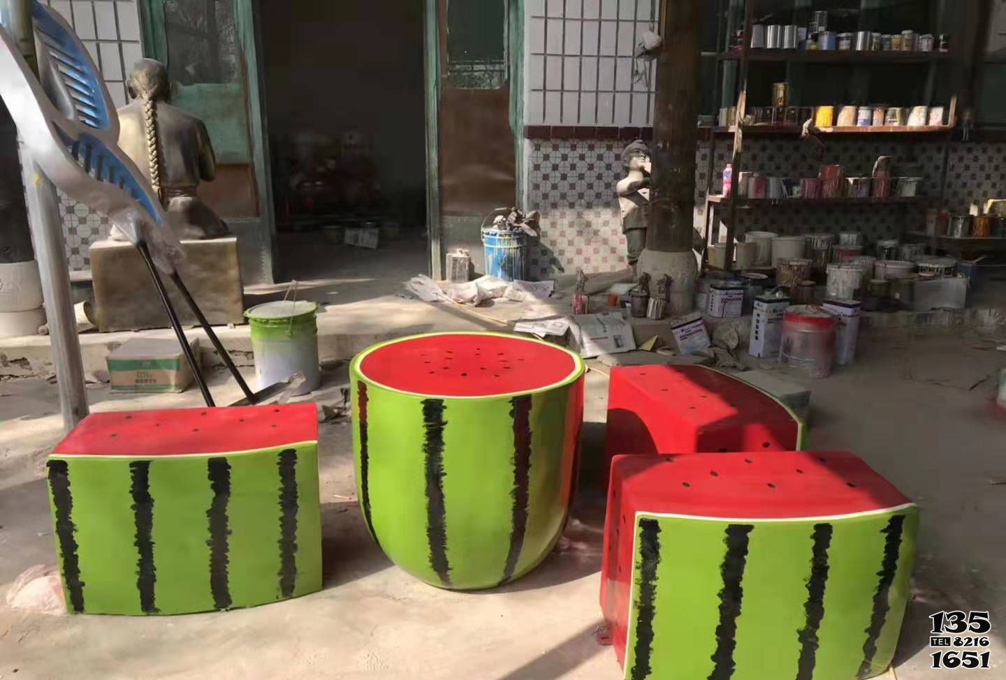 座椅雕塑-玻璃鋼切面西瓜桌椅雕塑庭院景觀雕塑 座椅雕塑-玻璃鋼切面西瓜桌椅雕塑庭院景觀雕塑高清圖片