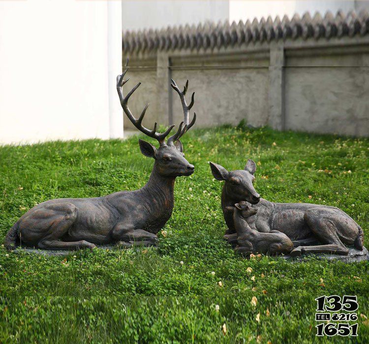 鹿雕塑-戶外園林景觀兩只臥著的鹿雕塑 鹿雕塑-戶外園林景觀兩只臥著的鹿雕塑高清圖片