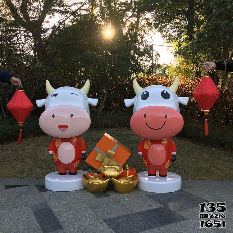 牛雕塑-園林兩只站立的玻璃鋼彩繪牛雕塑 牛雕塑-園林兩只站立的玻璃鋼彩繪牛雕塑高清圖片