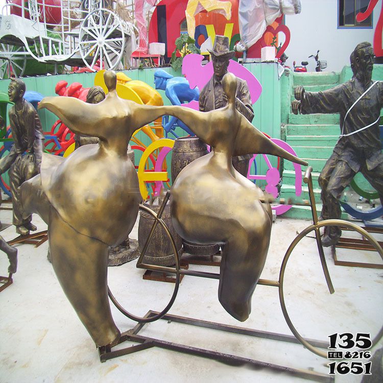 女性雕塑-景區玻璃鋼仿銅騎車的女性雕塑 女性雕塑-景區玻璃鋼仿銅騎車的女性雕塑