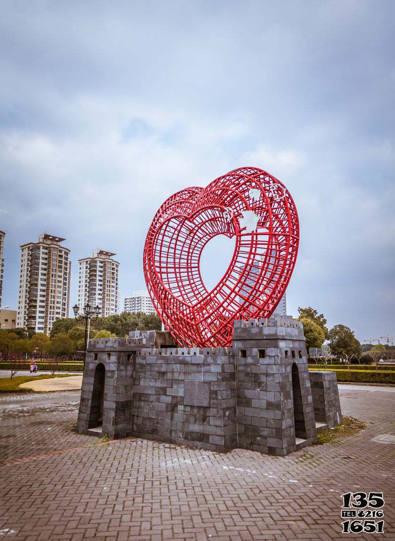 鴿子雕塑-創(chuàng)意不銹鋼鏤空紅色愛心鴿子雕塑 鴿子雕塑-創(chuàng)意不銹鋼鏤空紅色愛心鴿子雕塑高清圖片