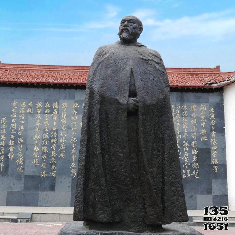 林則徐雕塑-學院廣場擺放抽象林則徐做舊青銅雕像 林則徐雕塑-學院廣場擺放抽象林則徐做舊青銅雕像