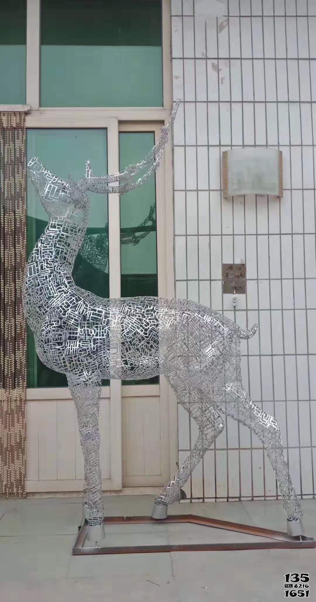 鹿雕塑-不銹鋼鏤空創(chuàng)意景觀裝飾品擺件鹿雕塑 鹿雕塑-不銹鋼鏤空創(chuàng)意景觀裝飾品擺件鹿雕塑高清圖片