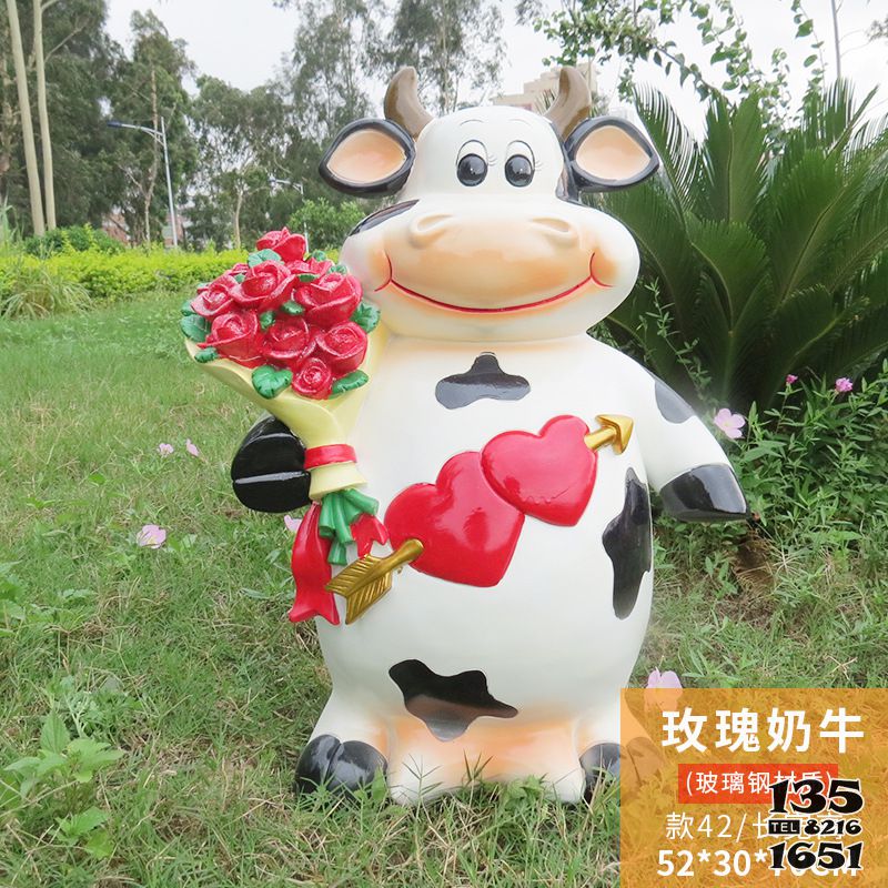 牛雕塑-電影院一只拿玫瑰站立的玻璃鋼牛雕塑 牛雕塑-電影院一只拿玫瑰站立的玻璃鋼牛雕塑高清圖片