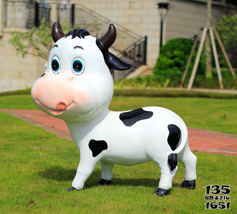牛雕塑-幼兒園爬行一只呆萌的玻璃鋼牛雕塑 牛雕塑-幼兒園爬行一只呆萌的玻璃鋼牛雕塑高清圖片