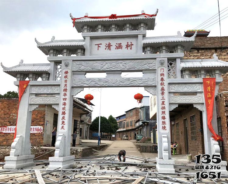 牌坊雕塑-鄉村建設村口擺放三門漢白玉牌坊石雕 牌坊雕塑-鄉村建設村口擺放三門漢白玉牌坊石雕高清圖片