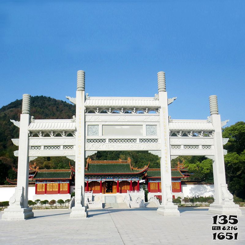 牌坊雕塑-寺廟門前擺放漢白玉三門無樓石柱牌坊雕塑 牌坊雕塑-寺廟門前擺放漢白玉三門無樓石柱牌坊雕塑高清圖片