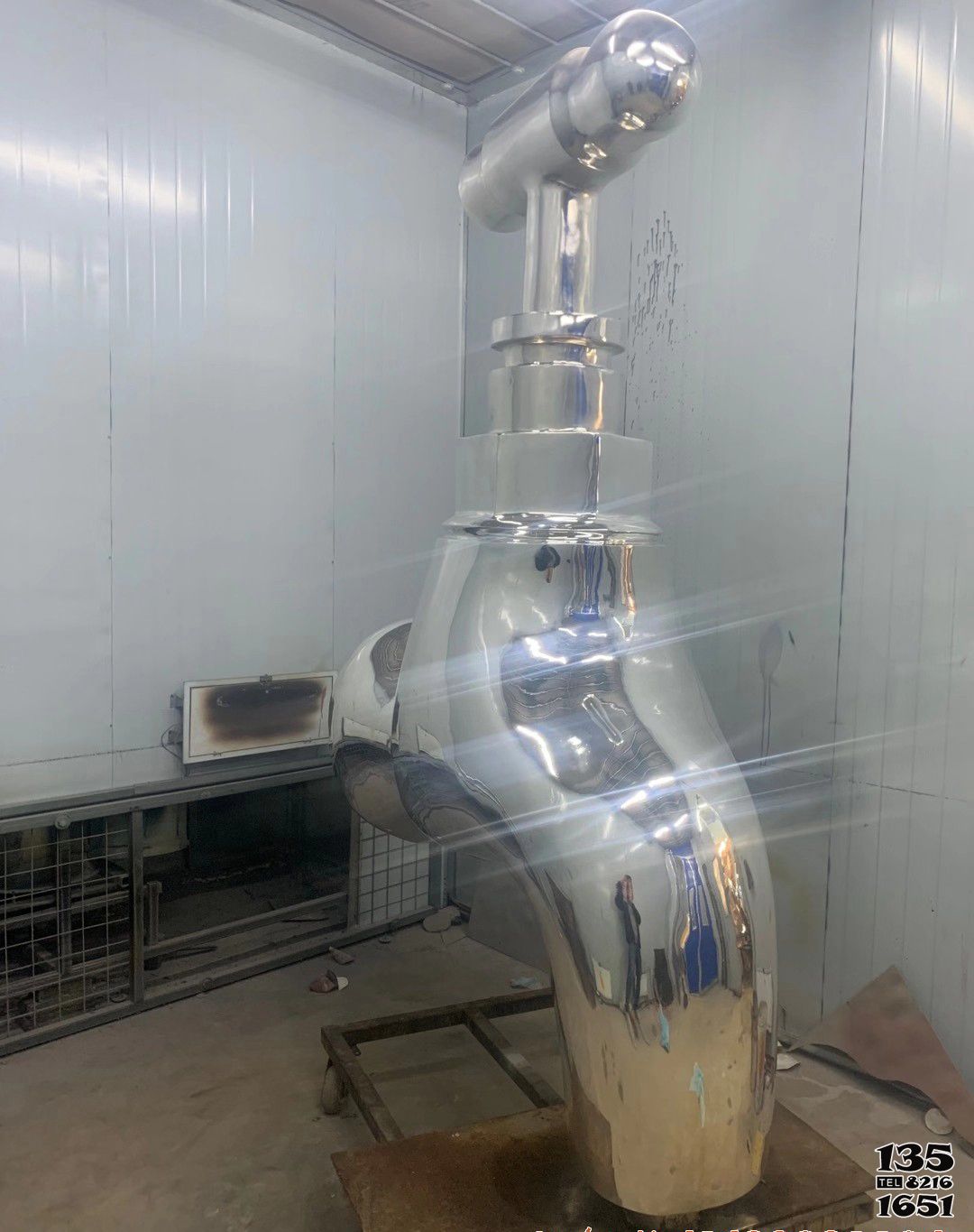 水龍頭雕塑-景區創意不銹鋼鏡面大型水龍頭雕塑 水龍頭雕塑-景區創意不銹鋼鏡面大型水龍頭雕塑高清圖片