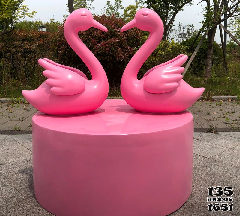 天鵝雕塑-公園玻璃鋼創意粉色天鵝雕塑 天鵝雕塑-公園玻璃鋼創意粉色天鵝雕塑高清圖片