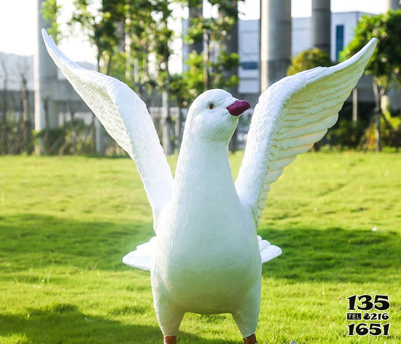 鴿子雕塑-草坪公園玻璃鋼仿真動物鴿子雕塑 鴿子雕塑-草坪公園玻璃鋼仿真動物鴿子雕塑高清圖片