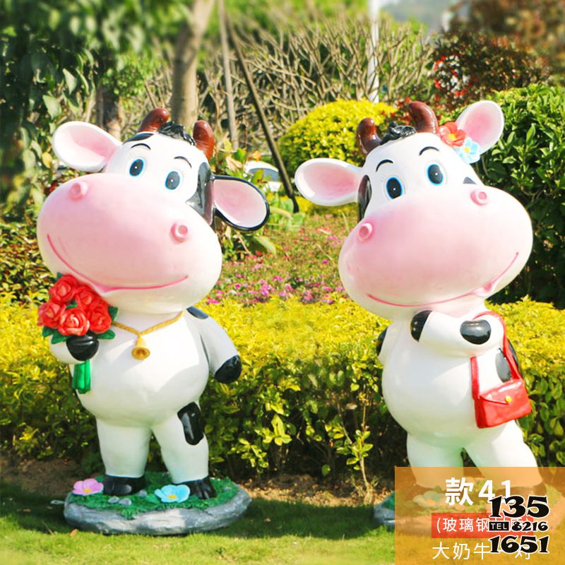 牛雕塑-公園一對(duì)拿花和拿包的玻璃鋼牛雕塑 牛雕塑-公園一對(duì)拿花和拿包的玻璃鋼牛雕塑高清圖片