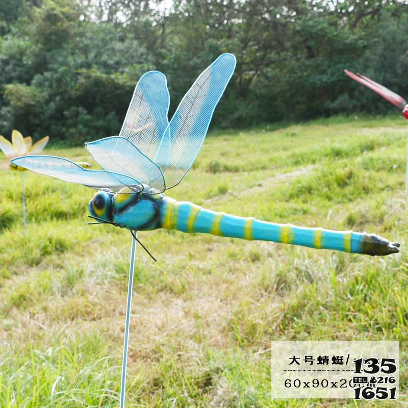 蜻蜓雕塑-村莊小區廣場擺放大號藍色玻璃鋼蜻蜓雕塑 蜻蜓雕塑-村莊小區廣場擺放大號藍色玻璃鋼蜻蜓雕塑高清圖片