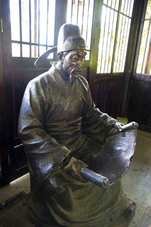 歐陽(yáng)詢雕塑-學(xué)院擺放唐朝書(shū)法家歐陽(yáng)詢玻璃鋼仿銅雕塑 歐陽(yáng)詢雕塑-學(xué)院擺放唐朝書(shū)法家歐陽(yáng)詢玻璃鋼仿銅雕塑高清圖片