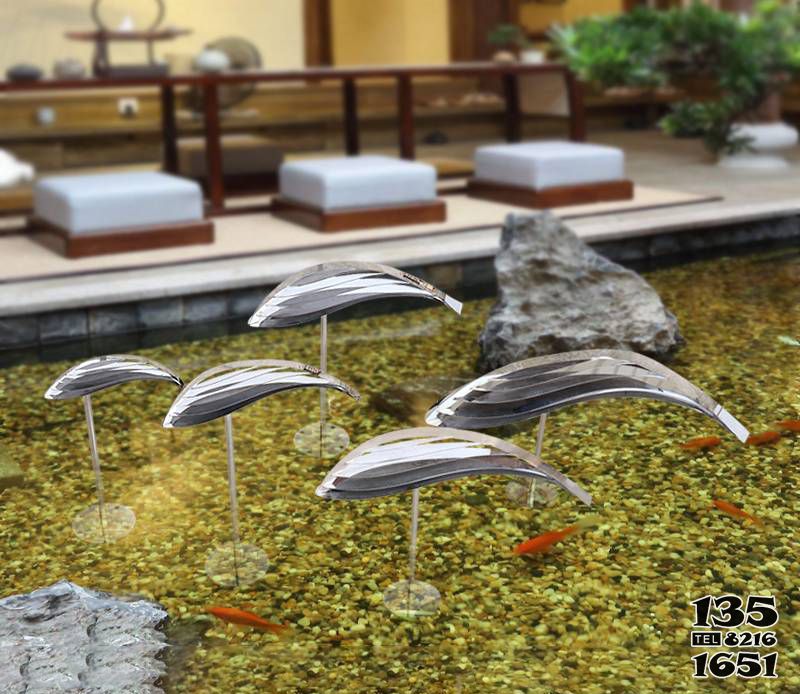 魚雕塑-公園擺放的多條出水的不銹鋼魚雕塑 魚雕塑-公園擺放的多條出水的不銹鋼魚雕塑高清圖片