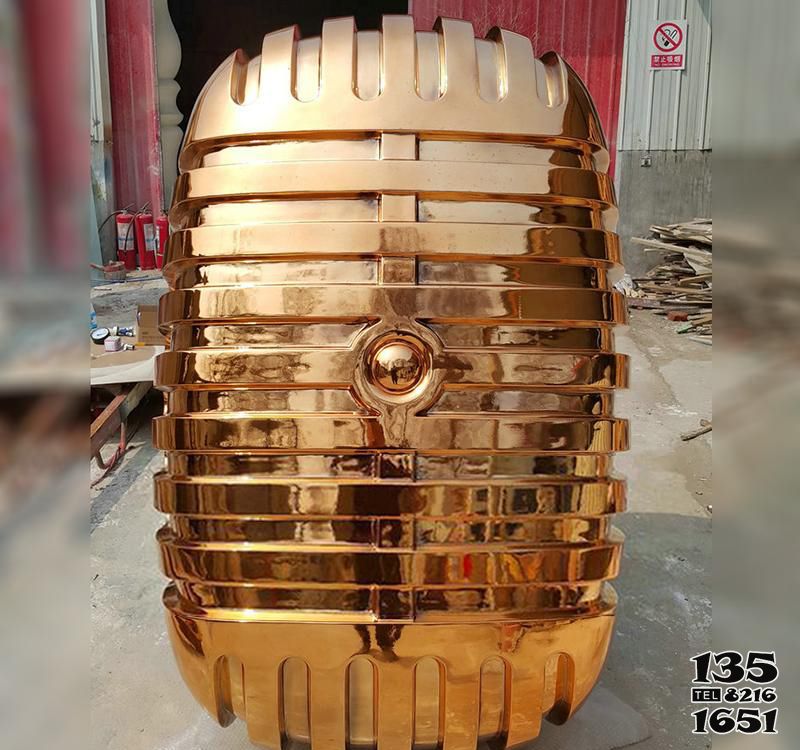 話筒雕塑-廣場創意不銹鋼噴金烤漆大型話筒雕塑 話筒雕塑-廣場創意不銹鋼噴金烤漆大型話筒雕塑高清圖片