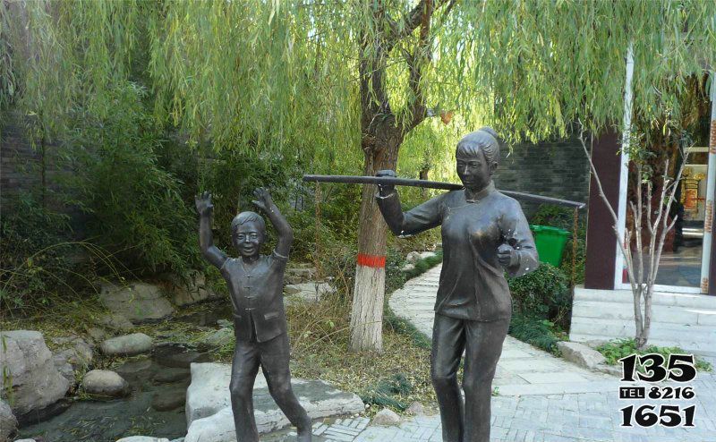 母子雕塑-景區(qū)創(chuàng)意古代幫媽媽干活的母子雕塑 母子雕塑-景區(qū)創(chuàng)意古代幫媽媽干活的母子雕塑高清圖片
