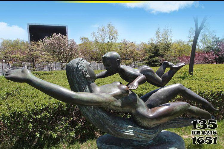 親情雕塑-公園玻璃鋼仿銅母愛親情雕塑 親情雕塑-公園玻璃鋼仿銅母愛親情雕塑高清圖片