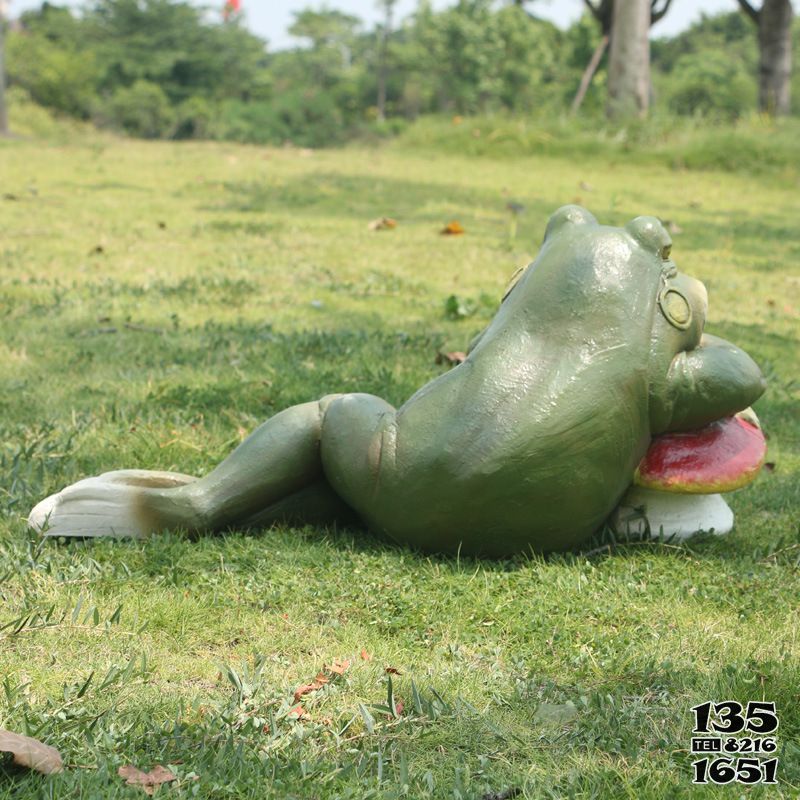 青蛙雕塑-公園玻璃鋼一只趴著的青蛙雕塑 青蛙雕塑-公園玻璃鋼一只趴著的青蛙雕塑高清圖片