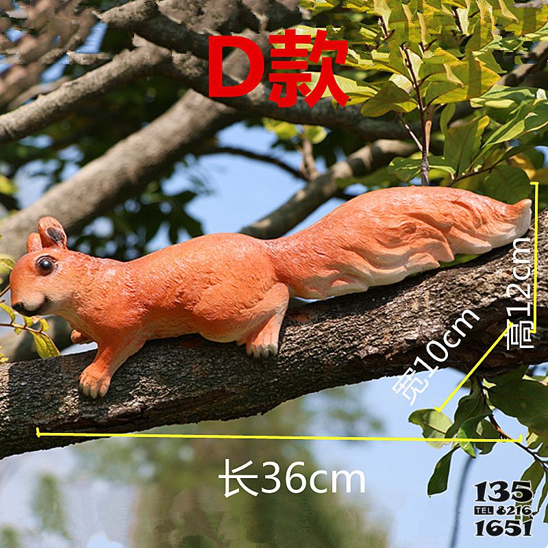 松鼠雕塑-樹枝上一只爬行的樹脂松鼠雕塑 松鼠雕塑-樹枝上一只爬行的樹脂松鼠雕塑高清圖片
