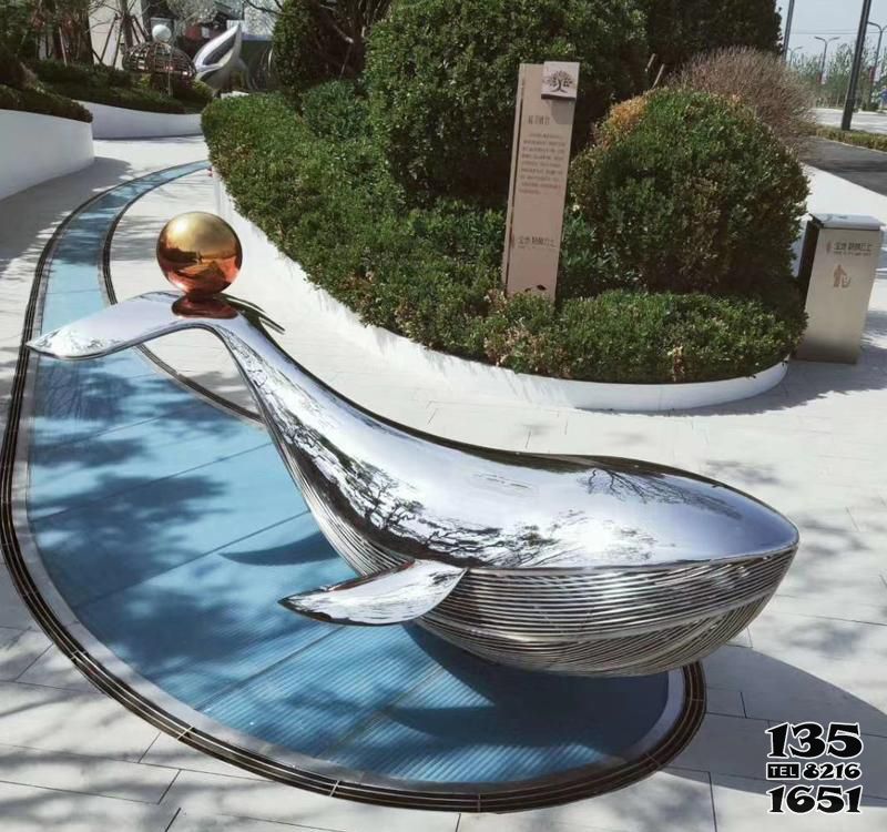 海豚雕塑-戶外街道一只游玩的不銹鋼海豚雕塑 海豚雕塑-戶外街道一只游玩的不銹鋼海豚雕塑高清圖片