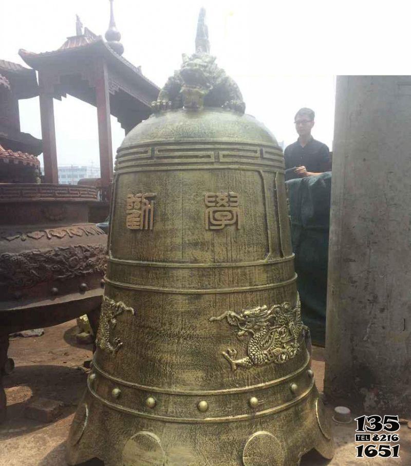 銅鐘雕塑-廣場寺廟鑄造黃銅鐘雕塑 銅鐘雕塑-廣場寺廟鑄造黃銅鐘雕塑高清圖片