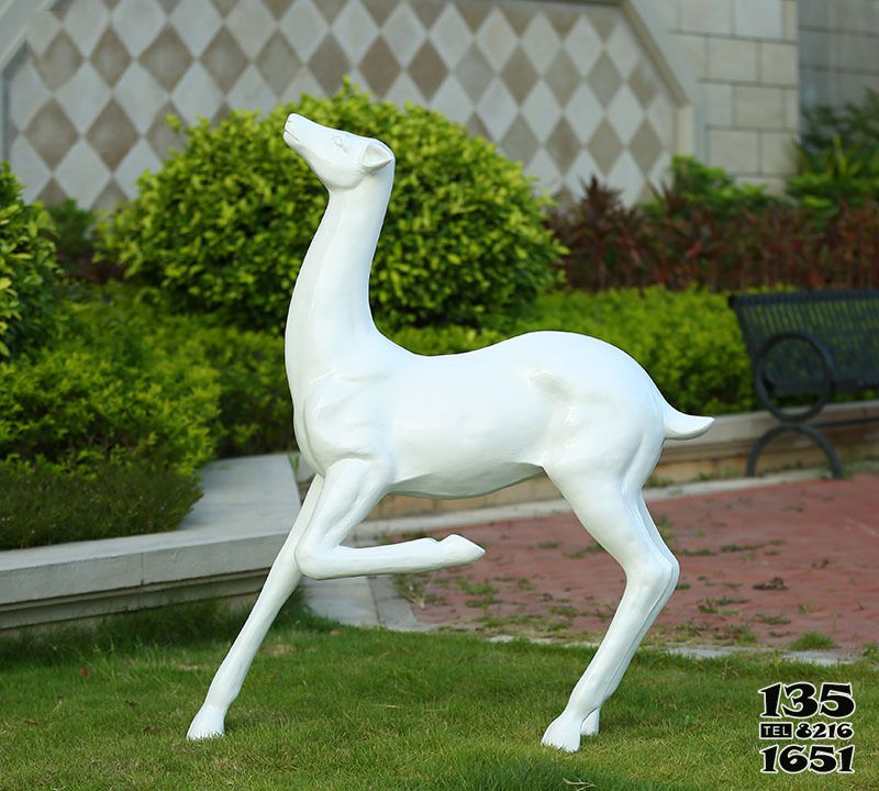 鹿雕塑-公園草坪奔跑的玻璃鋼鹿雕塑 鹿雕塑-公園草坪奔跑的玻璃鋼鹿雕塑高清圖片