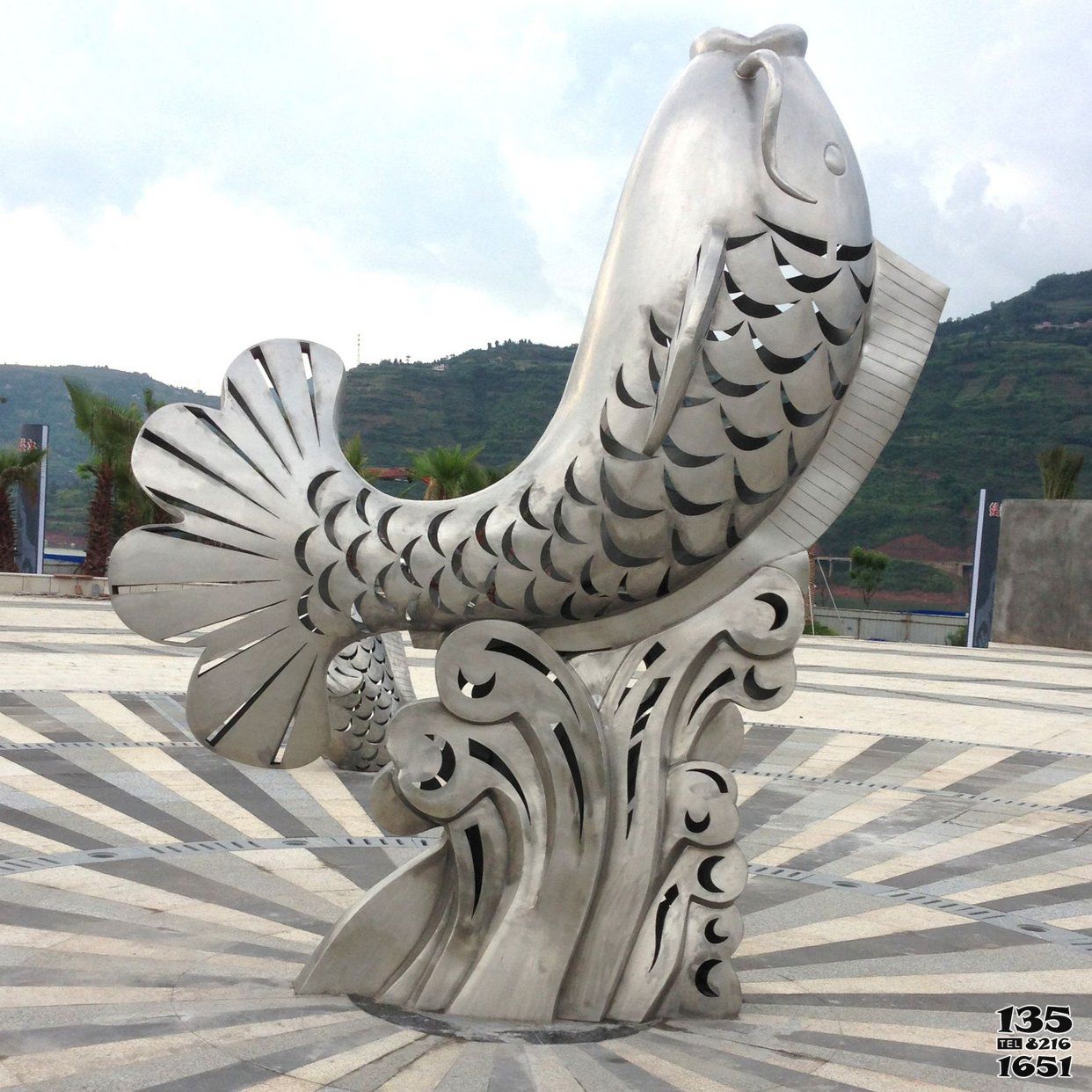 噴水雕塑-公園游樂場擺放的不銹鋼鏤空噴水雕塑 噴水雕塑-公園游樂場擺放的不銹鋼鏤空噴水雕塑高清圖片