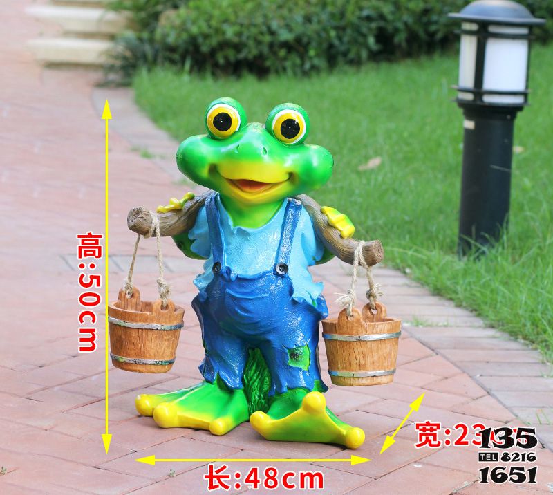 青蛙雕塑-公園玻璃鋼創意挑擔青蛙雕塑 青蛙雕塑-公園玻璃鋼創意挑擔青蛙雕塑高清圖片