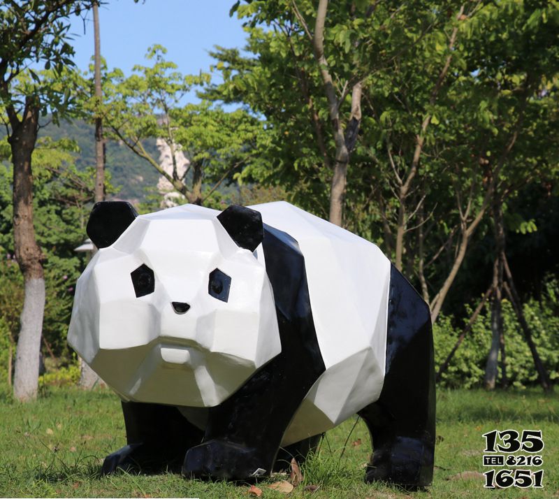 熊貓雕塑-戶外公園草坪塊面玻璃鋼熊貓雕塑 熊貓雕塑-戶外公園草坪塊面玻璃鋼熊貓雕塑高清圖片