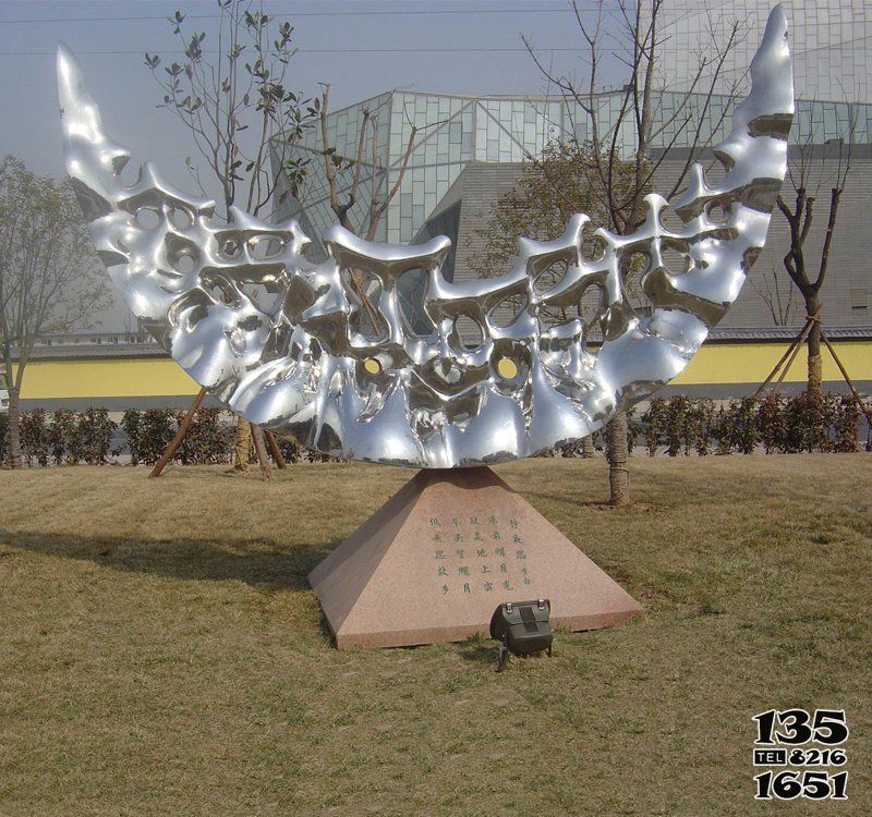 月亮雕塑-公園草坪個(gè)性不銹鋼鏤空月亮雕塑 月亮雕塑-公園草坪個(gè)性不銹鋼鏤空月亮雕塑高清圖片