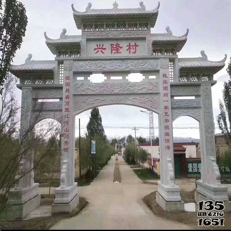 牌坊雕塑-仿古浮雕鏤空三間四柱興隆村石牌坊 牌坊雕塑-仿古浮雕鏤空三間四柱興隆村石牌坊高清圖片