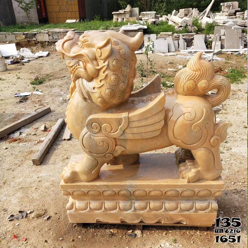 麒麟雕塑-黃蠟石石雕會飛的庭院小型景觀裝飾品麒麟雕塑 麒麟雕塑-黃蠟石石雕會飛的庭院小型景觀裝飾品麒麟雕塑高清圖片