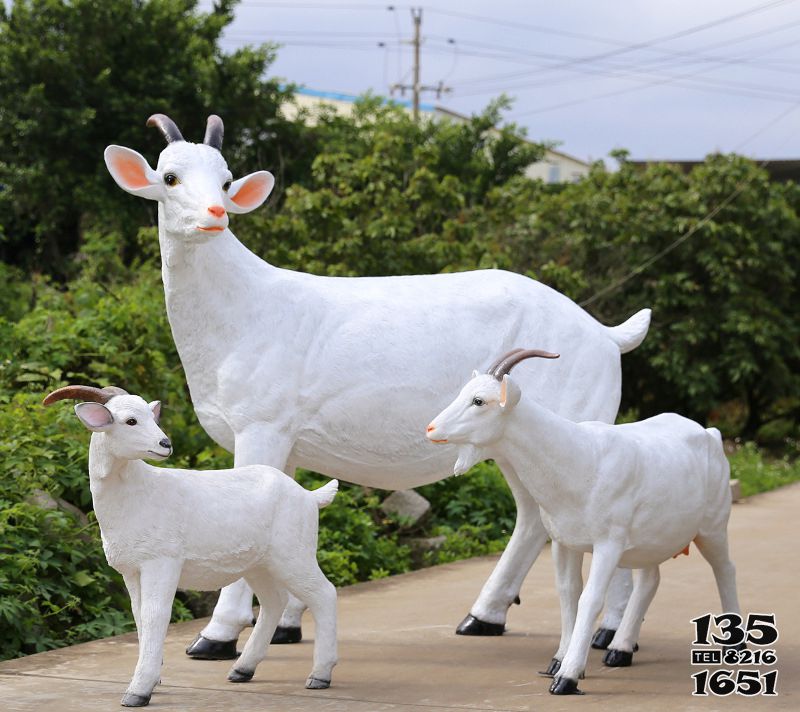 山羊雕塑-公園擺放的一大兩小的玻璃鋼仿真山羊雕塑 山羊雕塑-公園擺放的一大兩小的玻璃鋼仿真山羊雕塑高清圖片