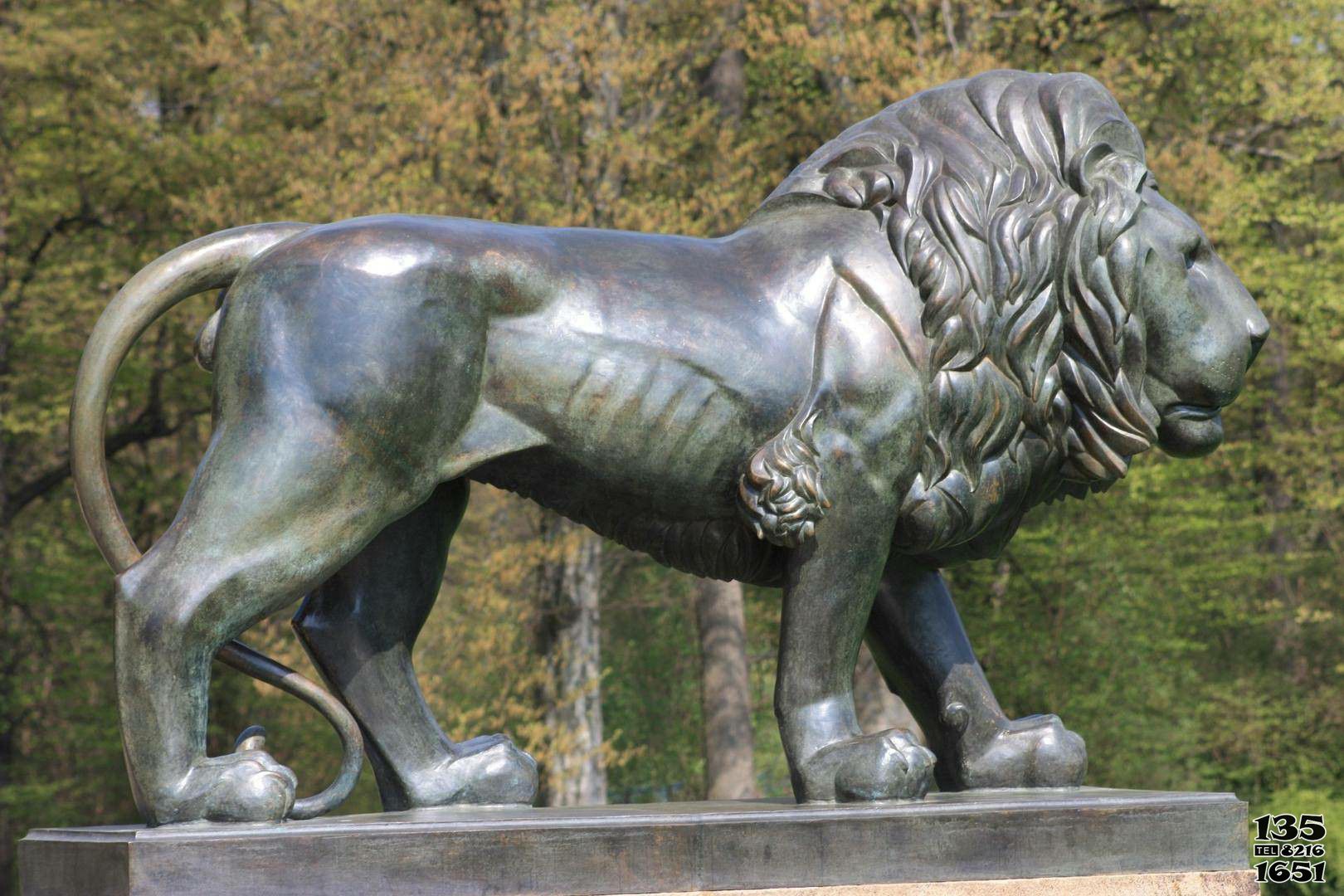 獅子雕塑-公園廣場大型仿真不銹鋼仿銅站立的獅子雕塑 獅子雕塑-公園廣場大型仿真不銹鋼仿銅站立的獅子雕塑高清圖片