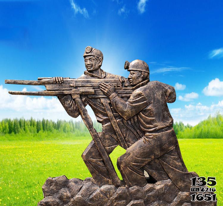 工人雕塑-景區銅雕戴安全帽的工人雕塑 工人雕塑-景區銅雕戴安全帽的工人雕塑高清圖片