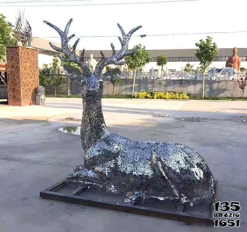 鹿雕塑-不銹鋼鏡面創(chuàng)意臥著的鹿雕塑 鹿雕塑-不銹鋼鏡面創(chuàng)意臥著的鹿雕塑高清圖片