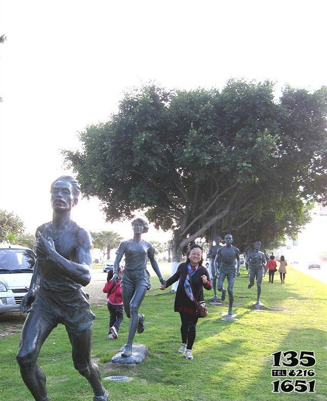跑步雕塑-公園跑步運動人物小品景觀玻璃鋼仿銅雕塑 跑步雕塑-公園跑步運動人物小品景觀玻璃鋼仿銅雕塑