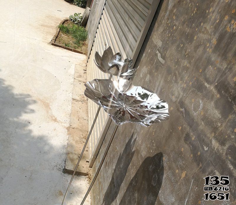 荷花雕塑-不銹鋼鏡面荷花荷葉公園雕塑 荷花雕塑-不銹鋼鏡面荷花荷葉公園雕塑高清圖片