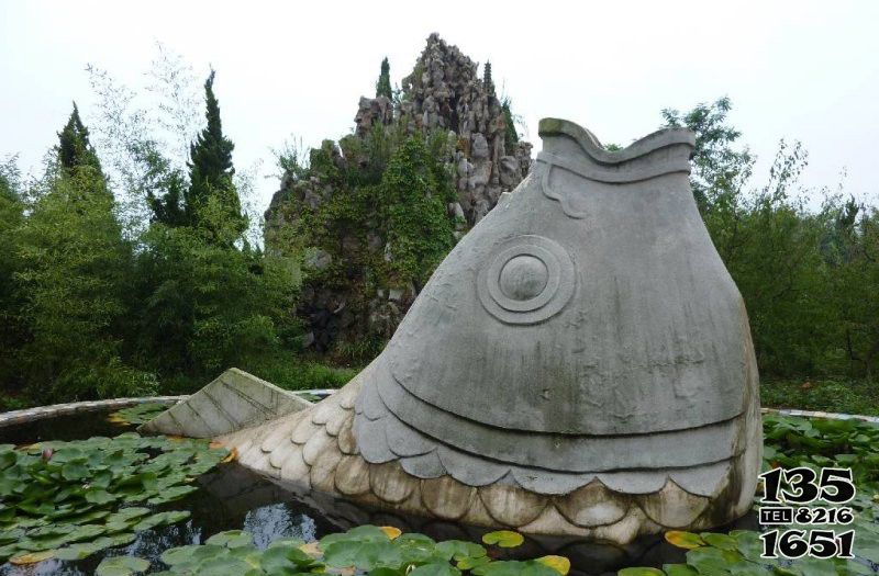 噴水雕塑-大型戶外擺放的鯉魚青石石雕創意噴水雕塑 噴水雕塑-大型戶外擺放的鯉魚青石石雕創意噴水雕塑高清圖片