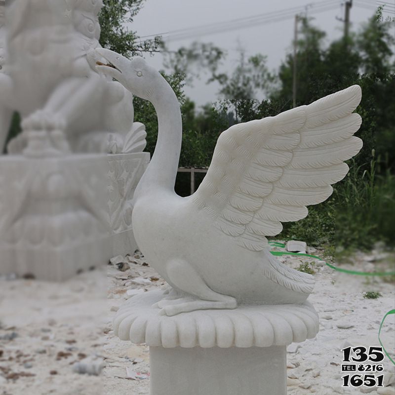 天鵝雕塑-戶外漢白玉石雕展翅飛翔的天鵝雕塑 天鵝雕塑-戶外漢白玉石雕展翅飛翔的天鵝雕塑高清圖片