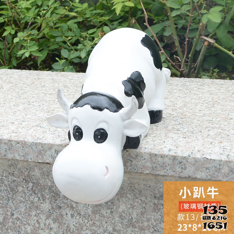 牛雕塑-公園石梯一只趴著的玻璃鋼牛雕塑 牛雕塑-公園石梯一只趴著的玻璃鋼牛雕塑高清圖片