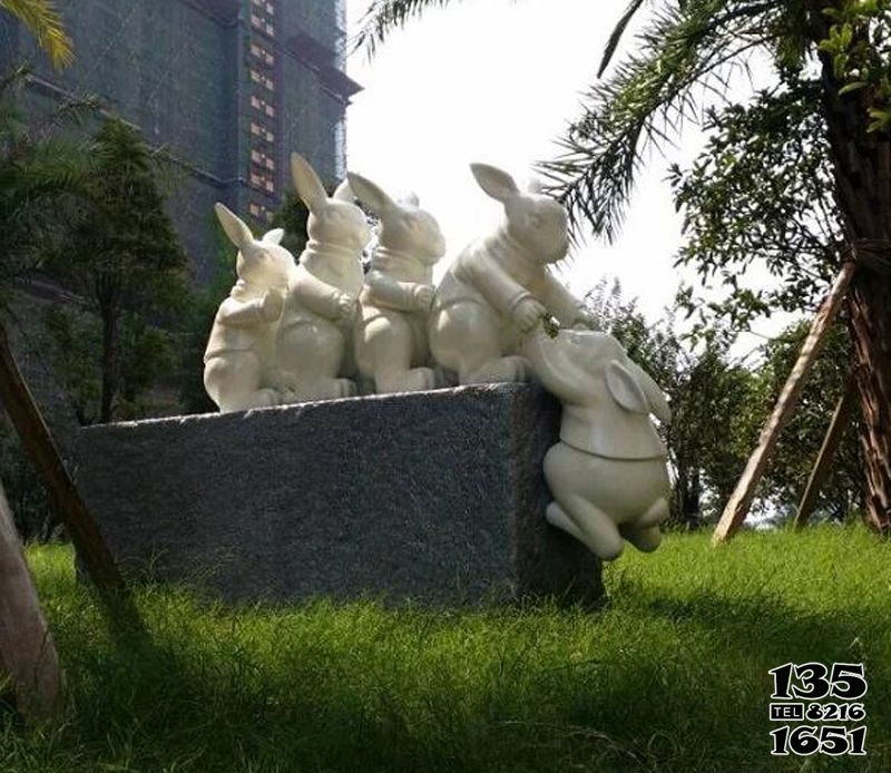 兔子雕塑-小區裝飾一群創意玻璃鋼兔子雕塑 兔子雕塑-小區裝飾一群創意玻璃鋼兔子雕塑高清圖片