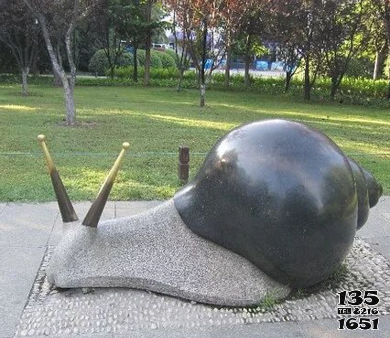 蝸牛雕塑-公園擺放的爬行的青石石雕創(chuàng)意蝸牛雕塑 蝸牛雕塑-公園擺放的爬行的青石石雕創(chuàng)意蝸牛雕塑高清圖片