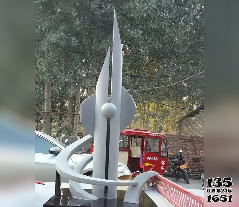 火箭雕塑-公園里擺放的玻璃鋼創(chuàng)意火箭雕塑 火箭雕塑-公園里擺放的玻璃鋼創(chuàng)意火箭雕塑高清圖片