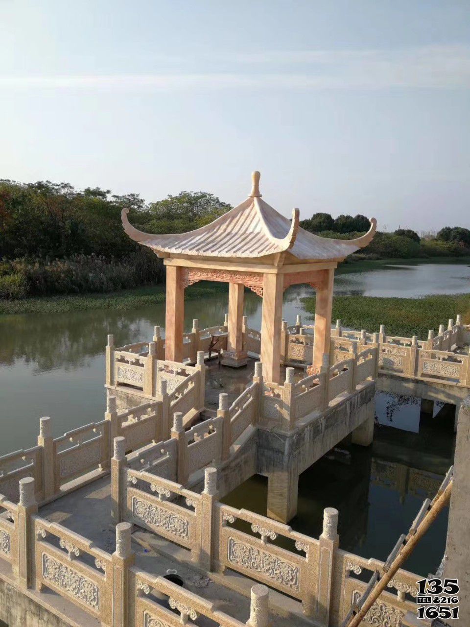 涼亭雕塑-湖鐘景區擺放大理石中式四角涼亭 涼亭雕塑-湖鐘景區擺放大理石中式四角涼亭高清圖片
