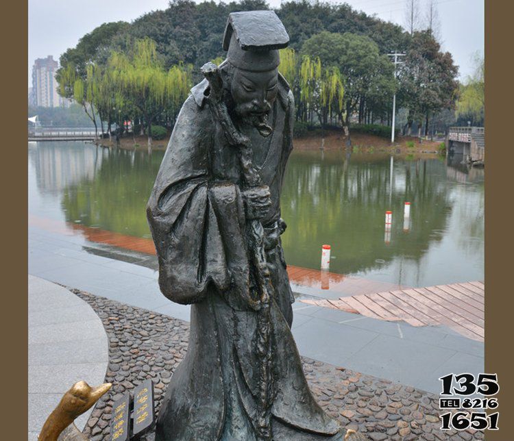 駱賓王雕塑-景區湖邊擺放古代詩人駱賓王做舊銅雕塑 駱賓王雕塑-景區湖邊擺放古代詩人駱賓王做舊銅雕塑高清圖片