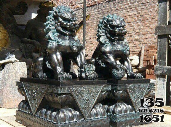 獅子雕塑-廣場景區(qū)創(chuàng)意不銹鋼仿銅創(chuàng)意一對獅子雕塑 獅子雕塑-廣場景區(qū)創(chuàng)意不銹鋼仿銅創(chuàng)意一對獅子雕塑高清圖片