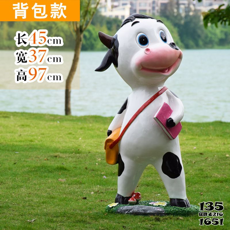 牛雕塑-校園廣場一只背書包上學的玻璃鋼牛雕塑 牛雕塑-校園廣場一只背書包上學的玻璃鋼牛雕塑高清圖片